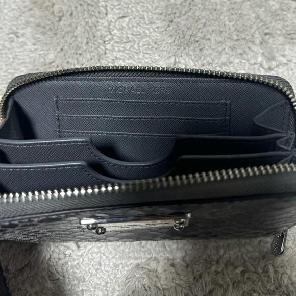 Michael Kors Wallet - Picture 5 of 6